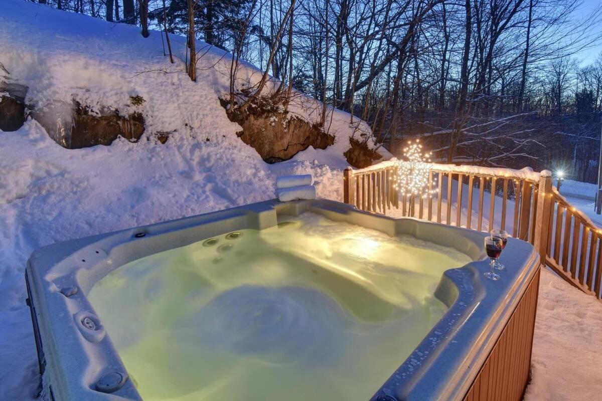 Chic Familiale, Relaxant Avec Spa En Montagnes Labelle Exterior foto